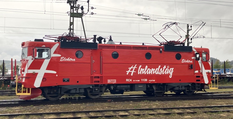 Snabbtitt: Inlandståg Rc4 1139 i H0 från Roco